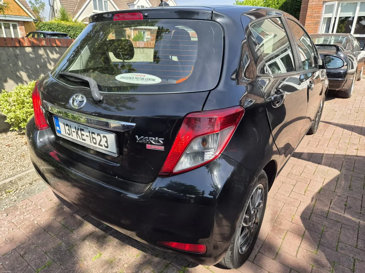 Toyota Yaris 2013 - Image 2