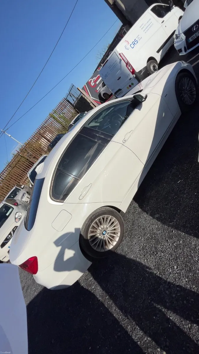 BMW 320i 2014 - Image 2