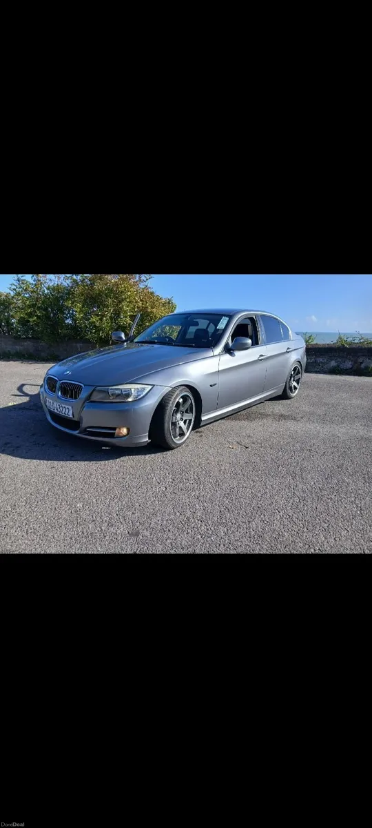 BMW 3-Series 2011 - Image 2