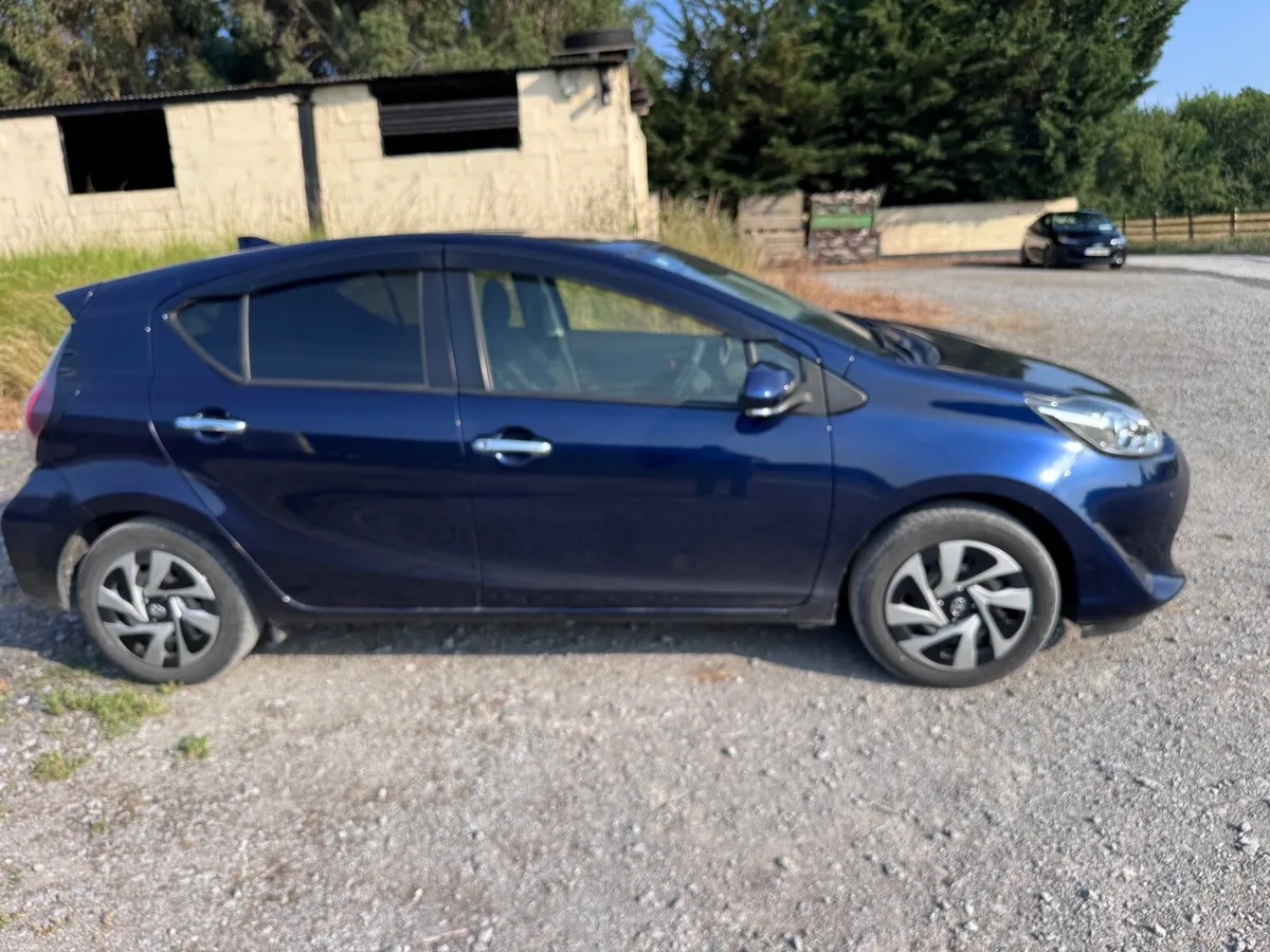 Toyota Aqua 211 - Push start with 360 camera - Image 2