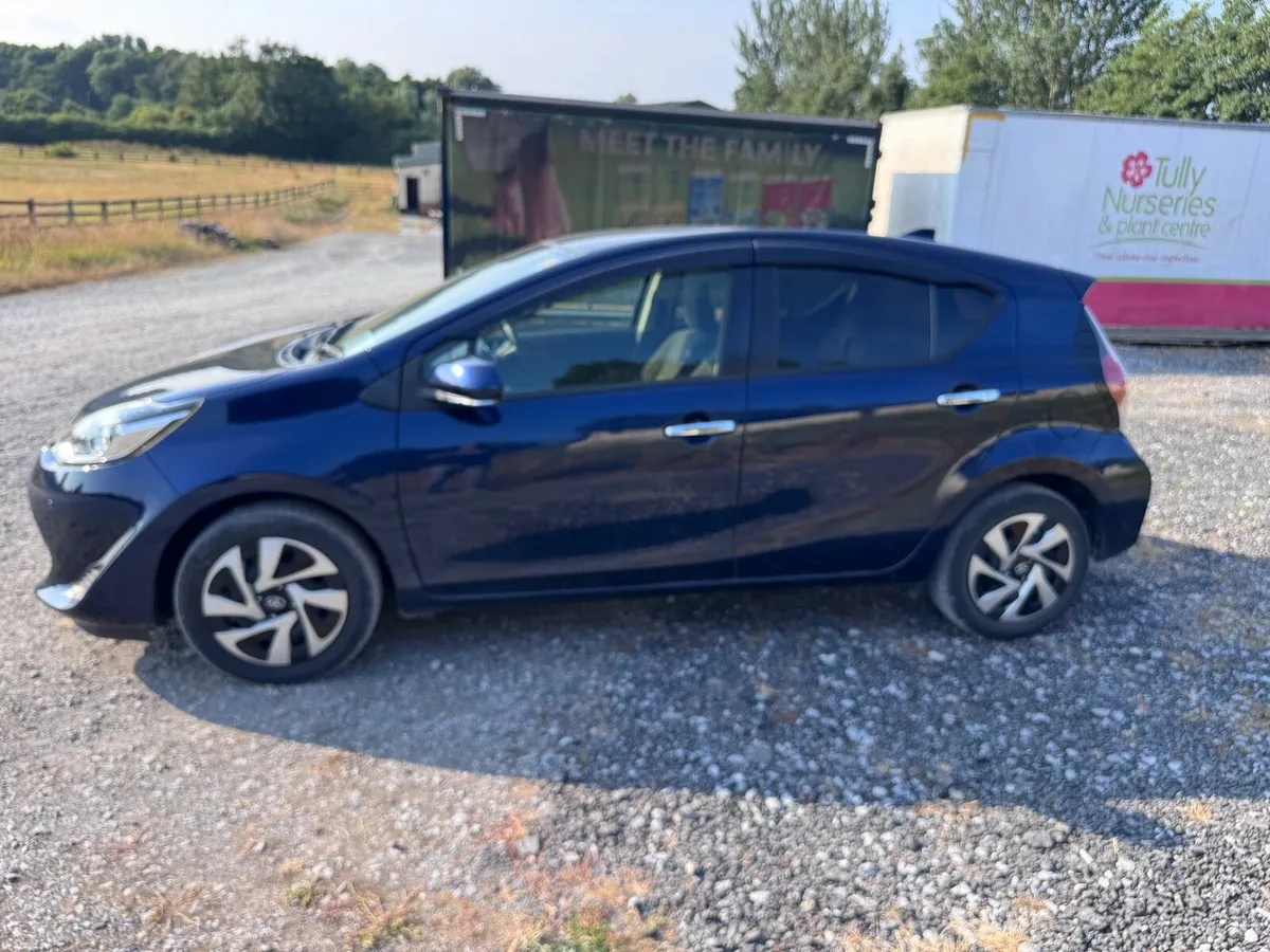 Toyota Aqua 211 - Push start with 360 camera - Image 4