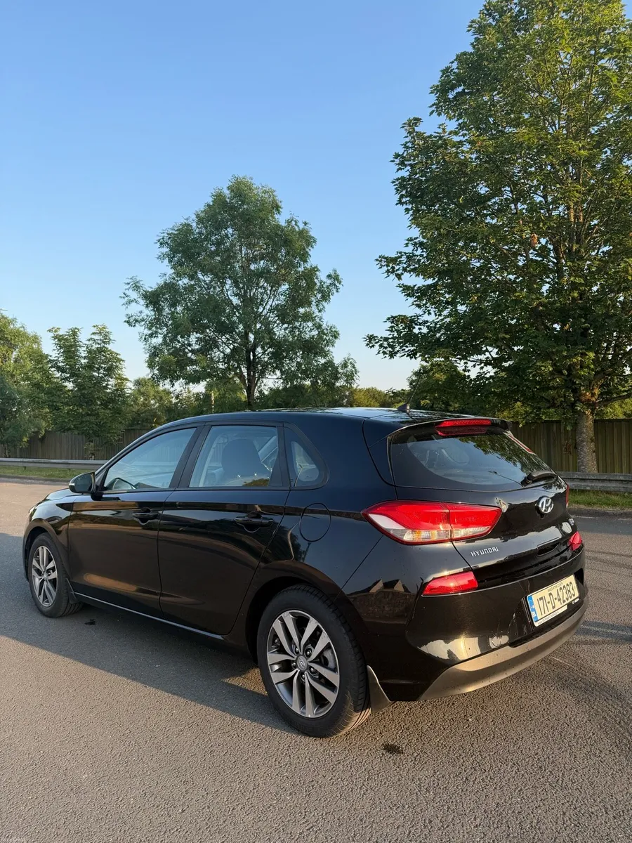 Hyundai I30 Deluxe 5DR - Image 3