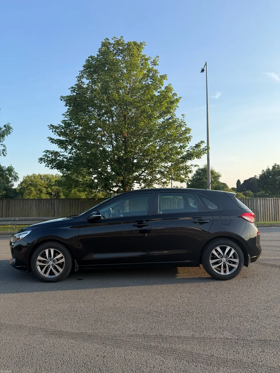 Hyundai I30 Deluxe 5DR - Image 4