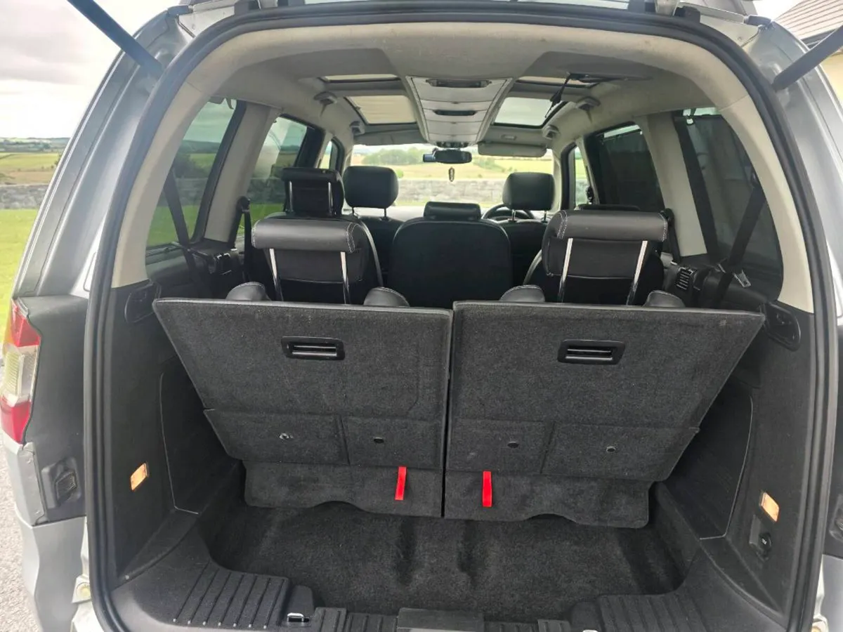 09 Ford Galaxy Ghia model - Image 6