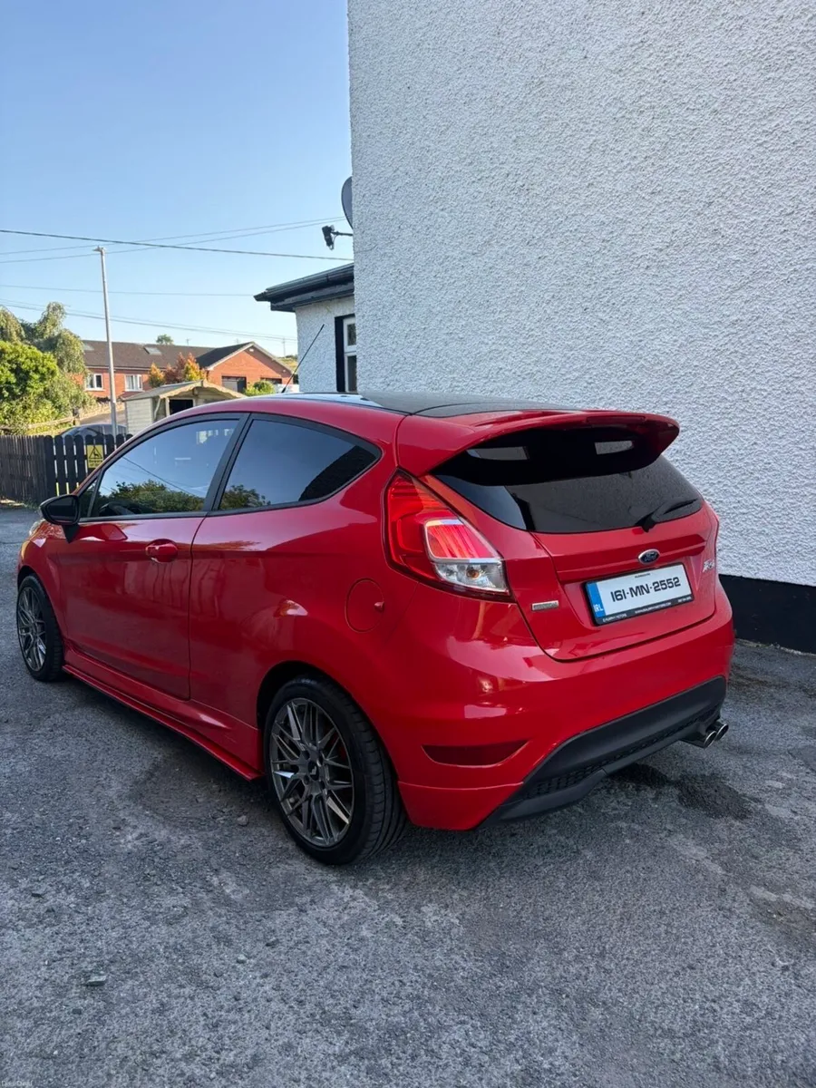 FORD FIESTA 2016 RED EDN 140 - Image 4
