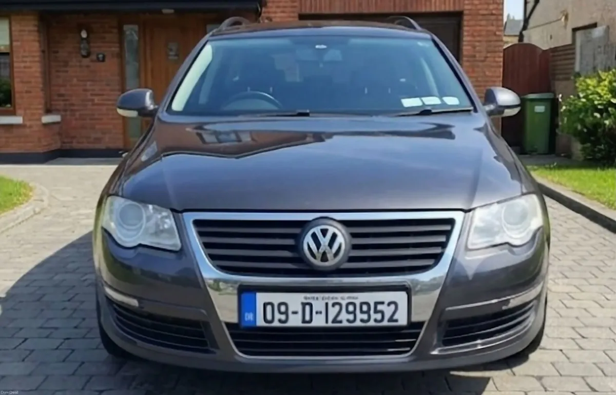 Volkswagen Passat 2009 - Image 1