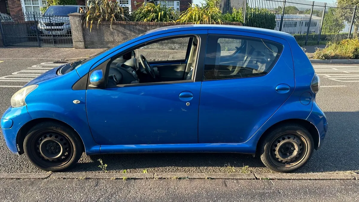 Toyota Aygo Blue 1.0 petrol, manual, 2010 - Image 2