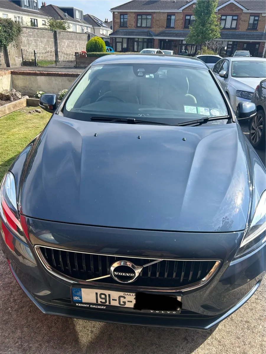 Volvo V40 2019 - Image 2