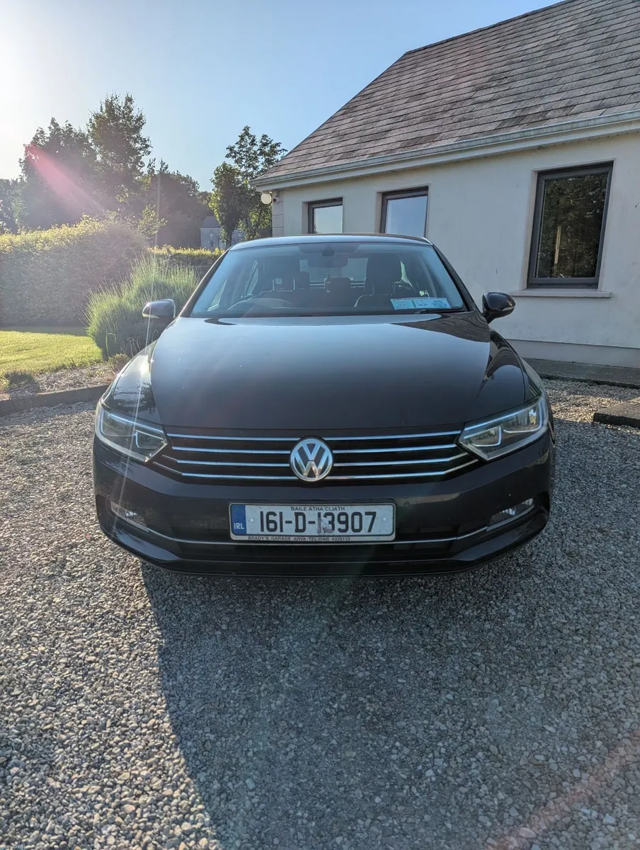 Volkswagen Passat 2016 - Image 2