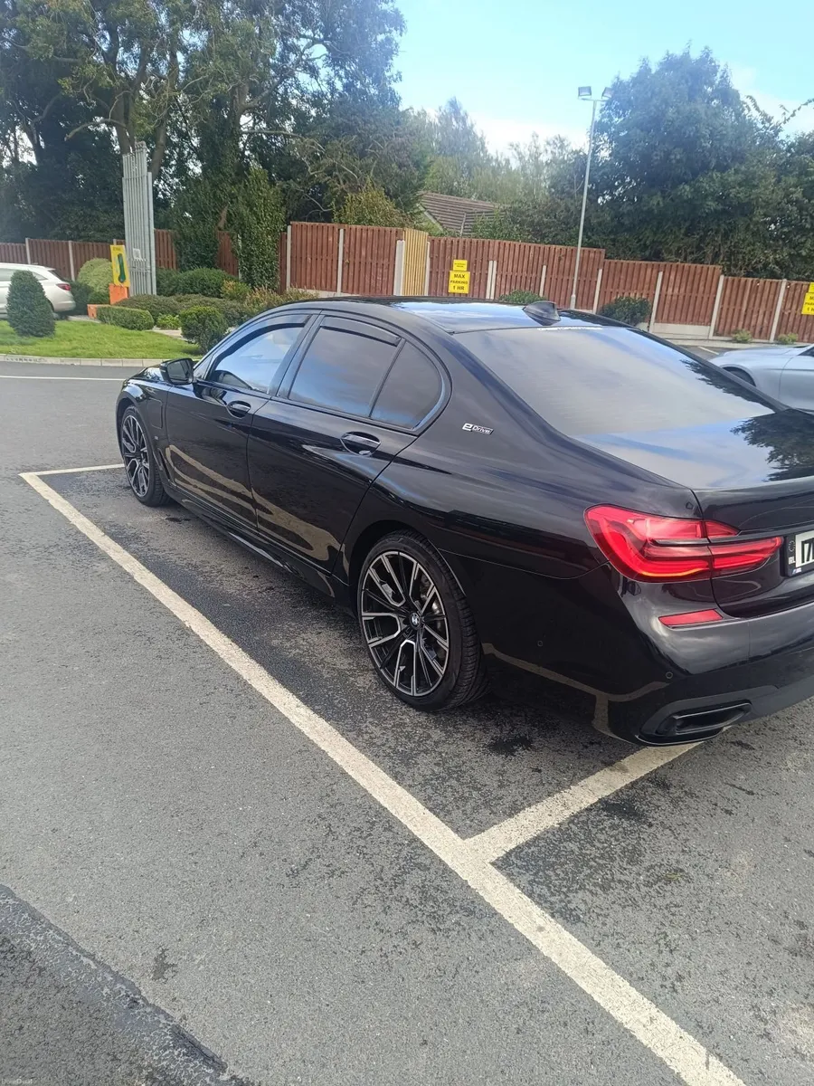 BMW 7-Series 2017 - Image 2