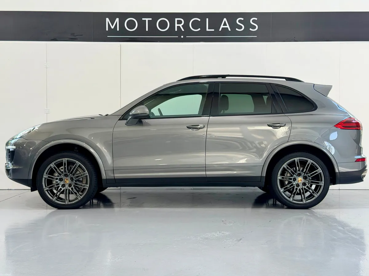 2017 Porsche Cayenne 3.0D Platinum Edition Sunroof - Image 4