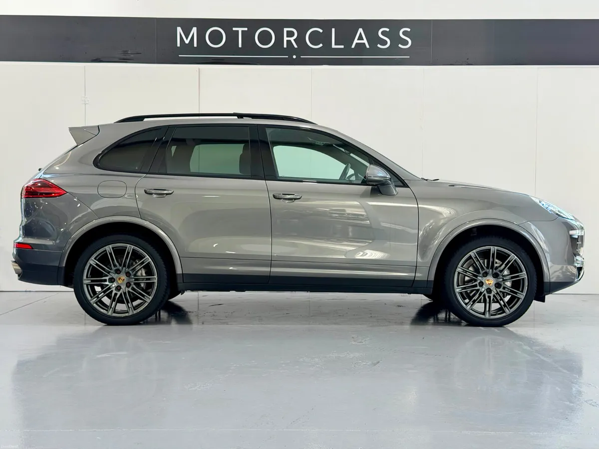 2017 Porsche Cayenne 3.0D Platinum Edition Sunroof - Image 5
