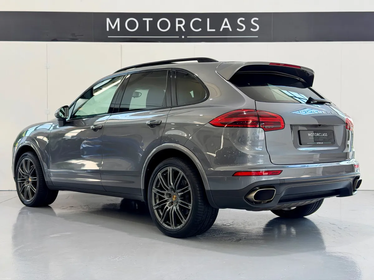 2017 Porsche Cayenne 3.0D Platinum Edition Sunroof - Image 6