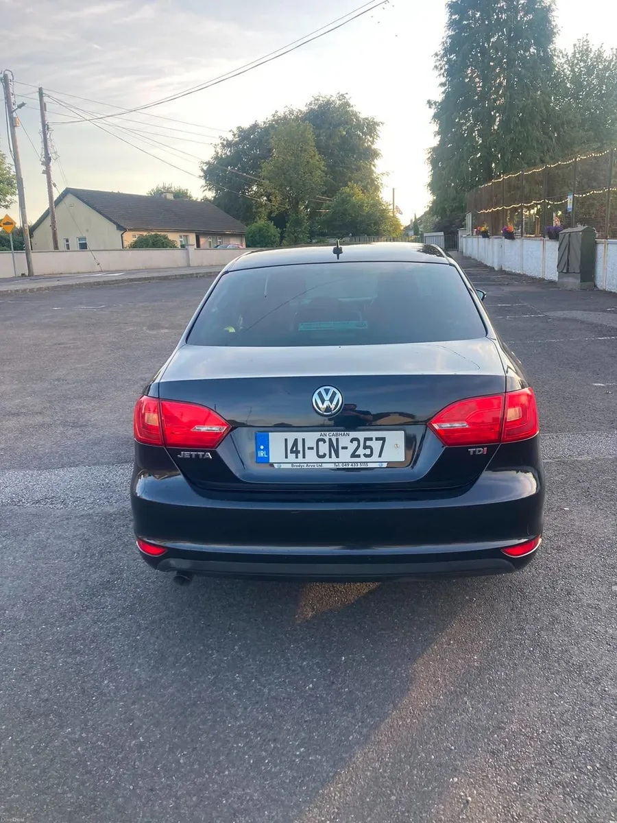 Volkswagen Jetta 2014 - Image 2
