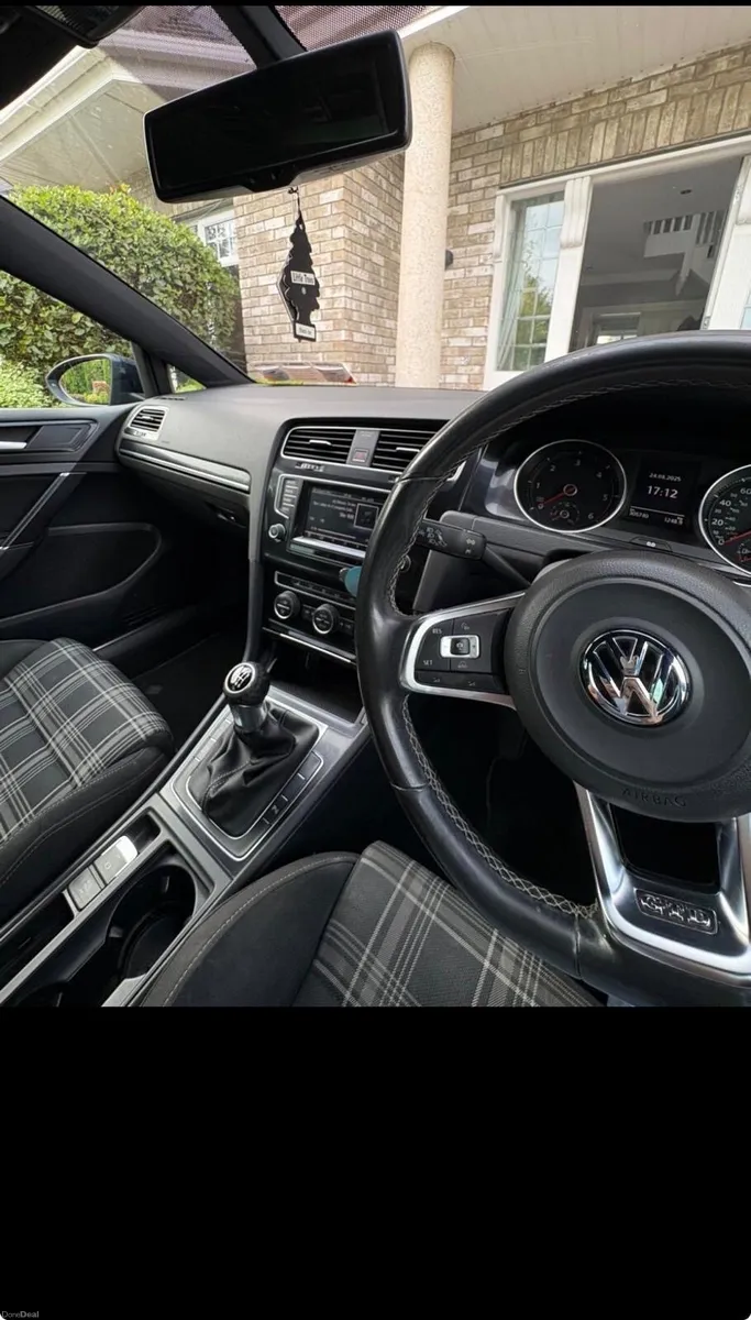 2014 Volkswagen Golf gtd - Image 2