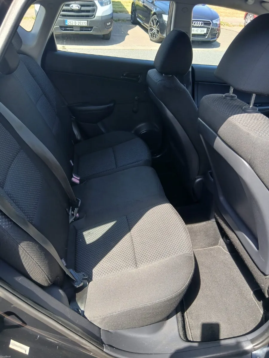 Hyundai i30 2010 - Image 2