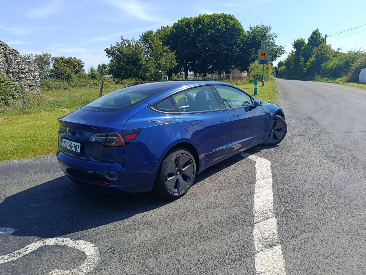 Tesla Model 3 2022 - Image 4