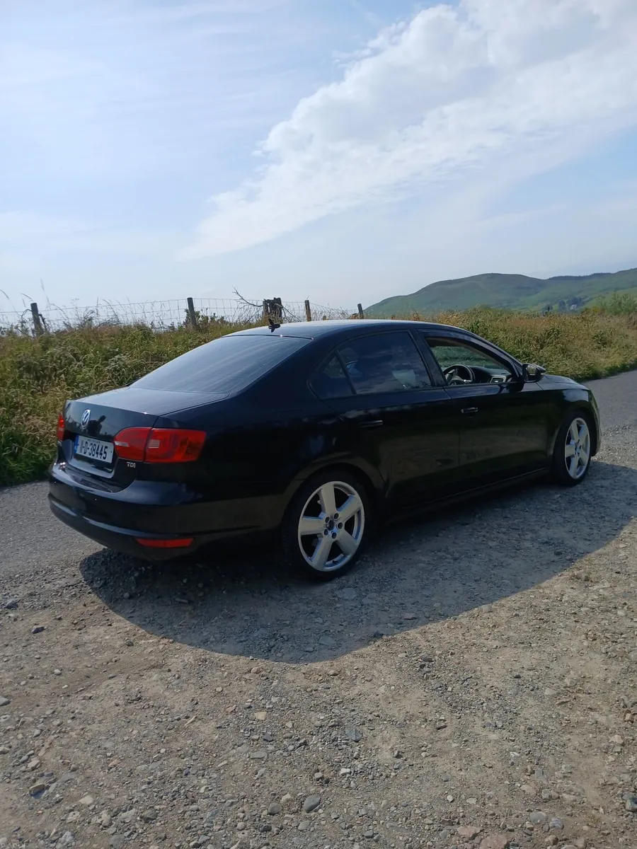 Volkswagen Jetta 2011 - Image 3