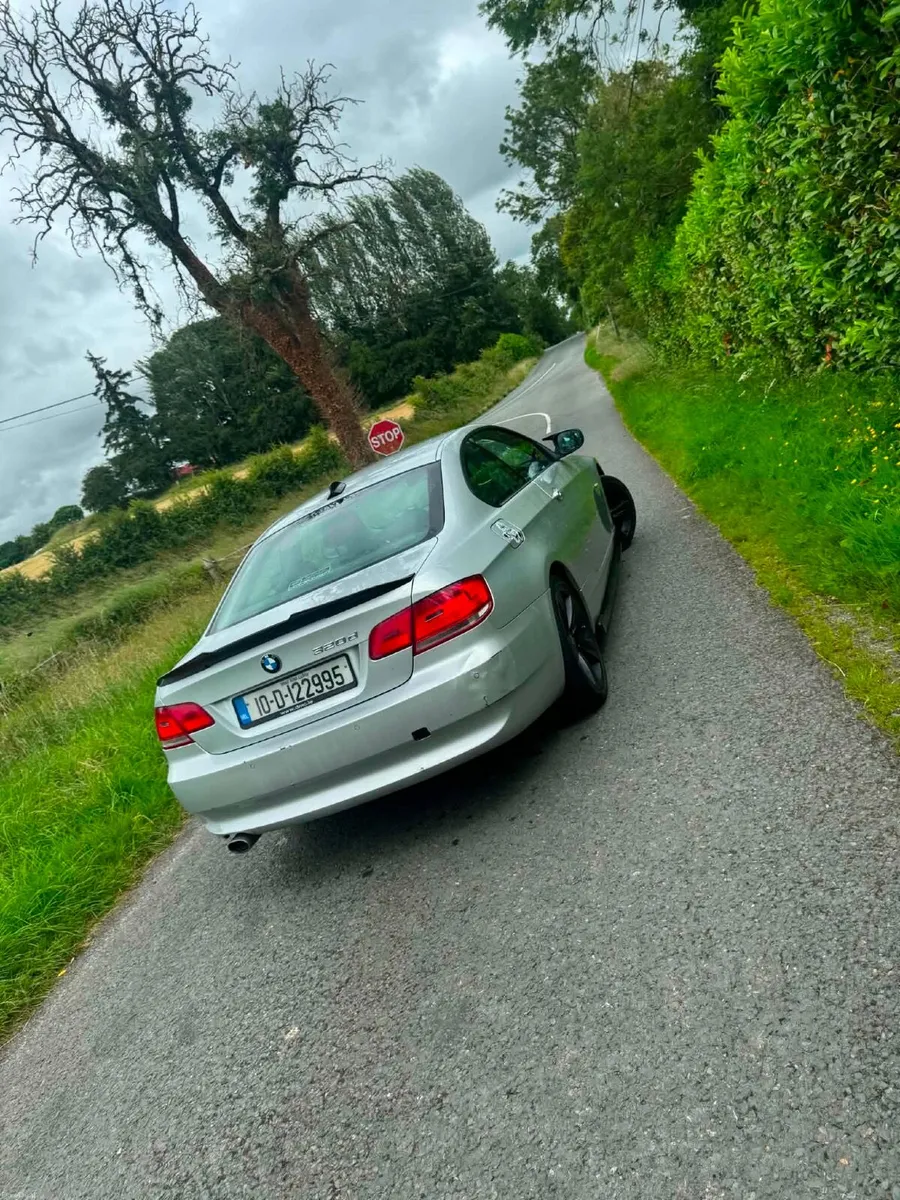 BMW 3-Series 2010 - Image 3