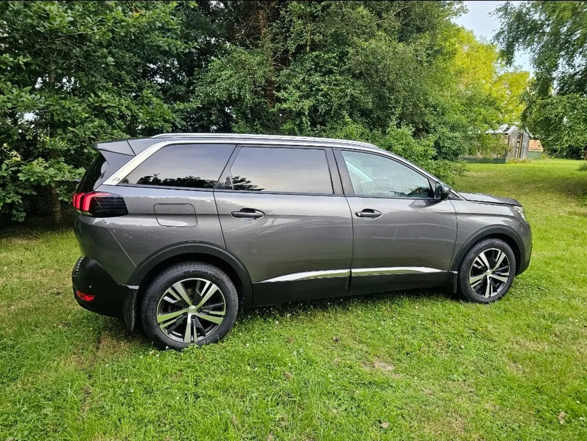 PEUGEOT 5008 ALLURE 1.5 BlueHDi 130 HP 7Seater - Image 4