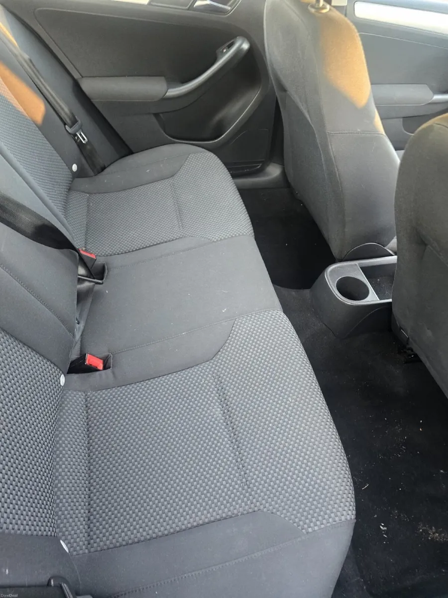 Volkswagen Jetta 2012 - Image 2