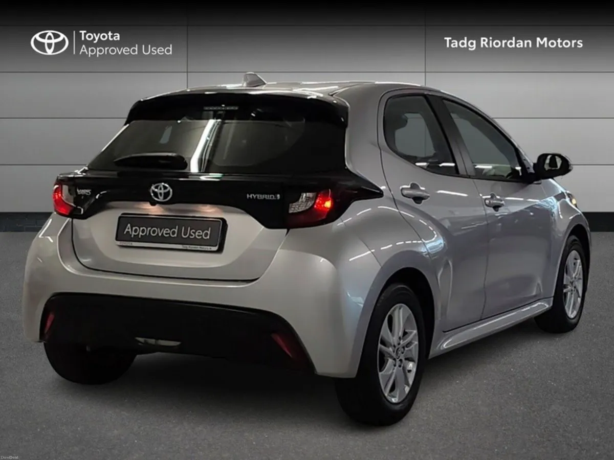 Toyota Yaris 1.5 HYBRID LUNA 4DR - Image 2