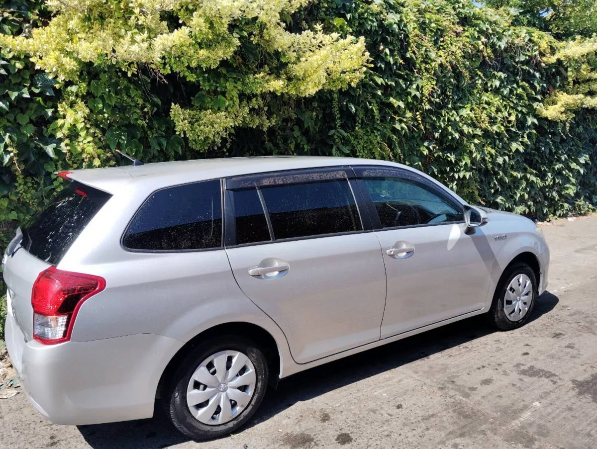 2014 Toyota Corolla Estate Hybrid Automatic - Image 4