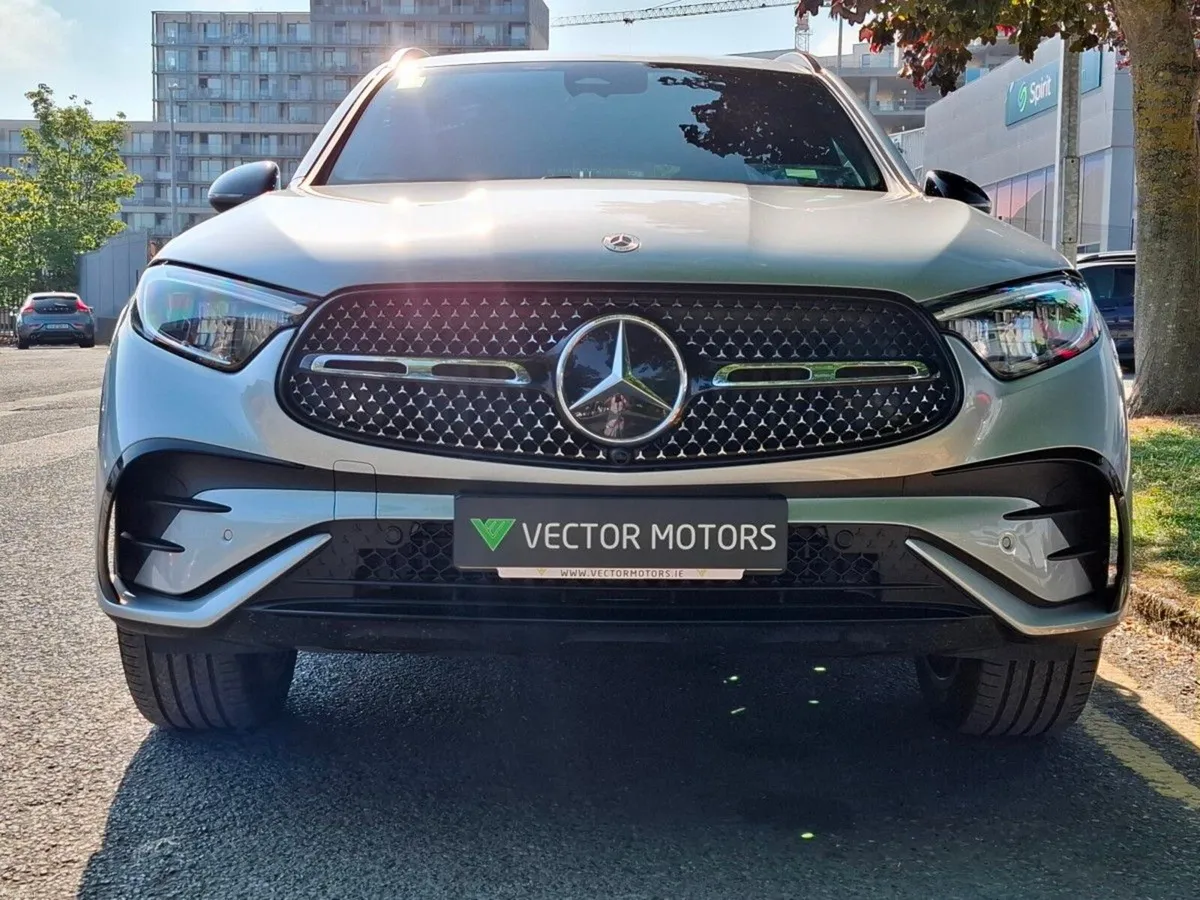 Mercedes-Benz GLC 300E AMG LINE URBAN PHEV - Image 4