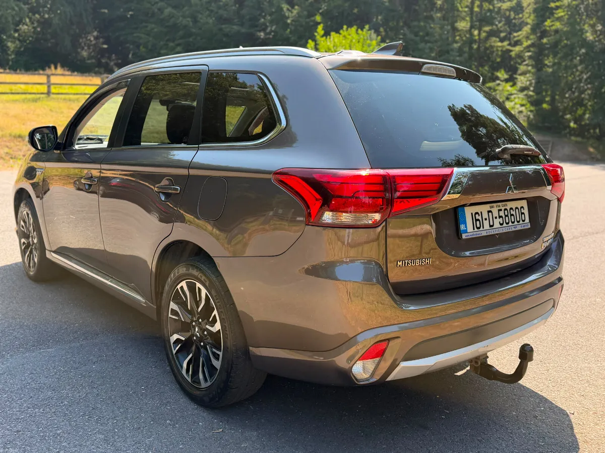 161 Mitsubishi Outlander  PHEV 2.0L 4WD  Hybrid - Image 5