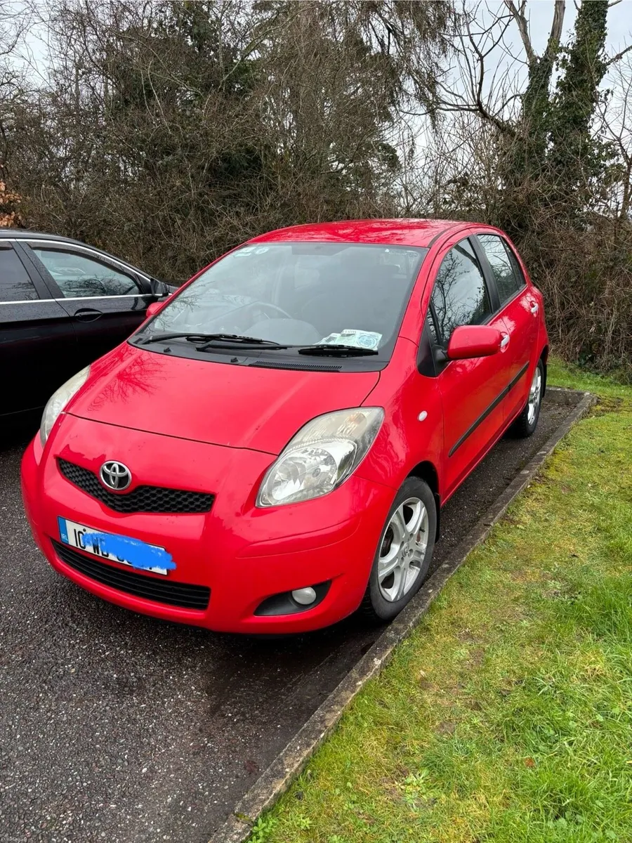 Toyota Yaris 2009 - Red - Image 1