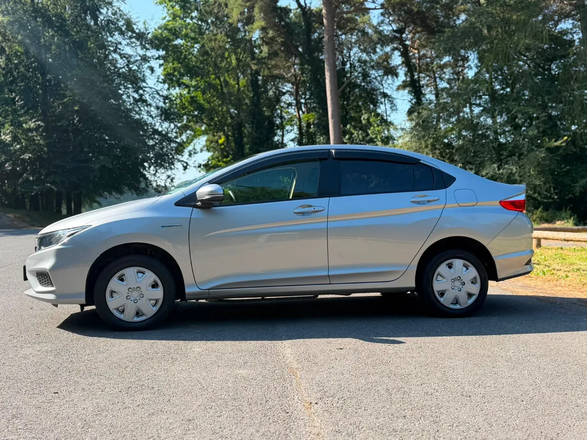 181 Honda Grace 1.5 hybrid - Image 3