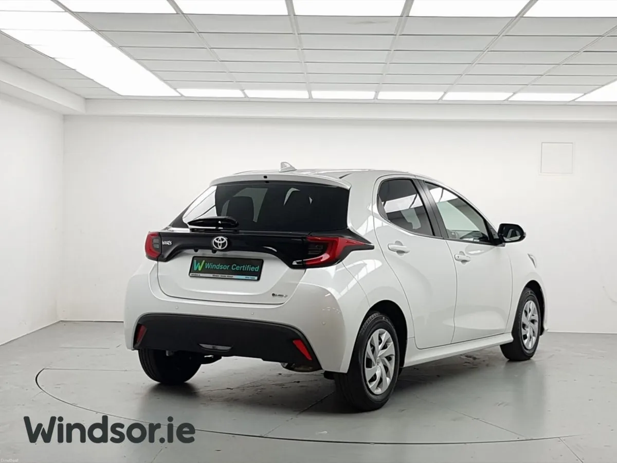 Toyota Yaris HYBRID - Image 3