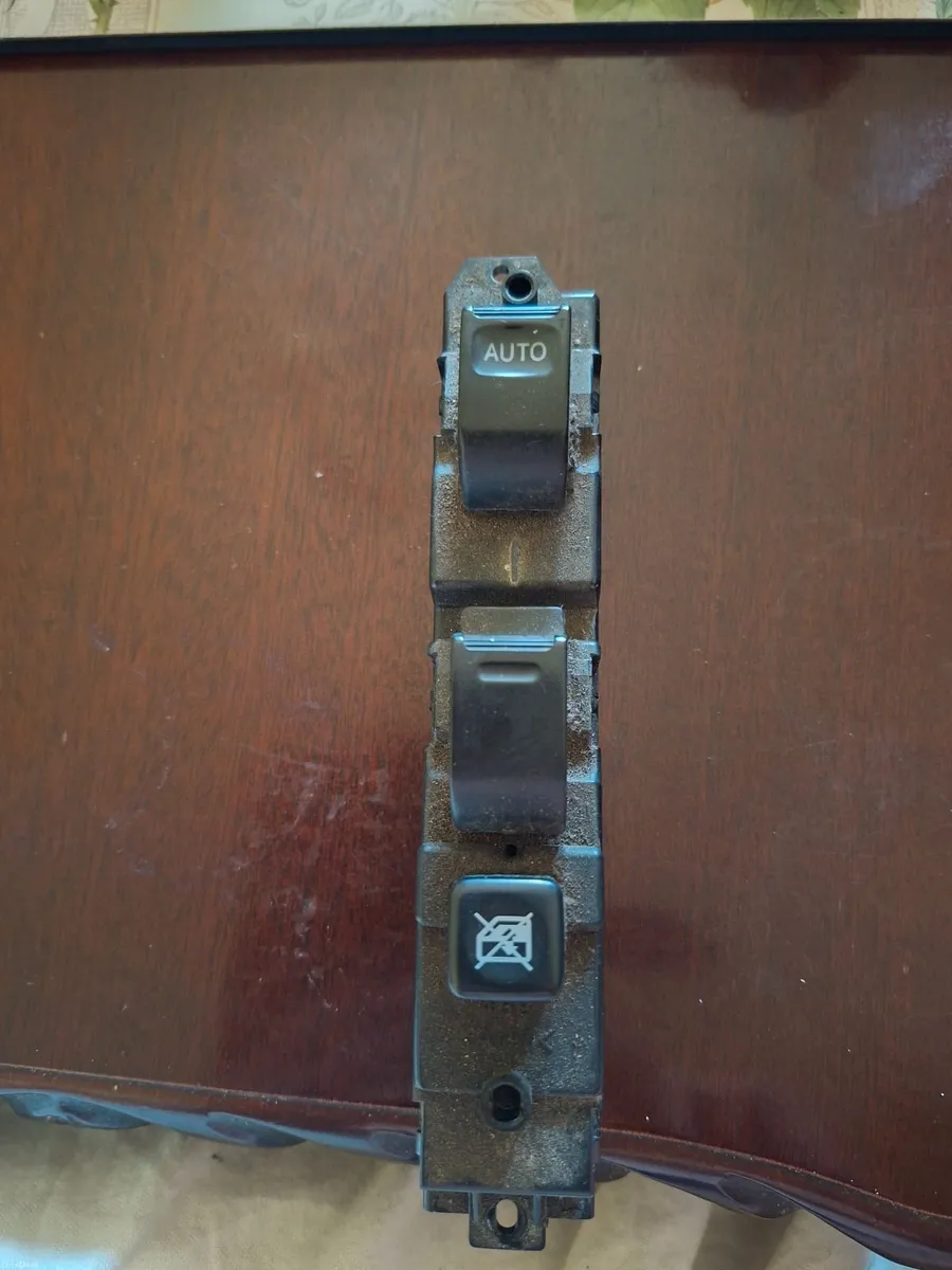 Electric windows switch - Image 1