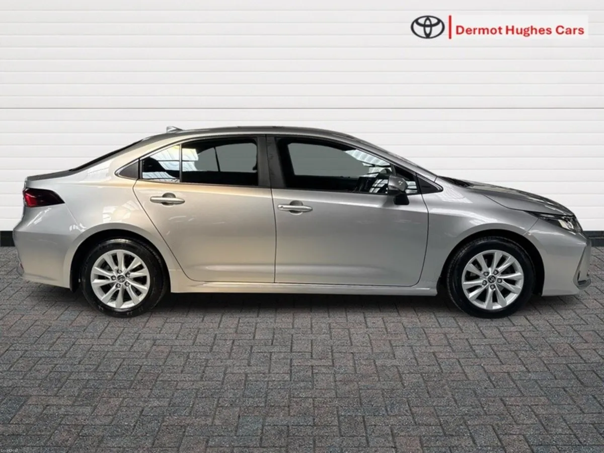 Toyota Corolla LUNA SALOON HYBRID AUTO - Image 3