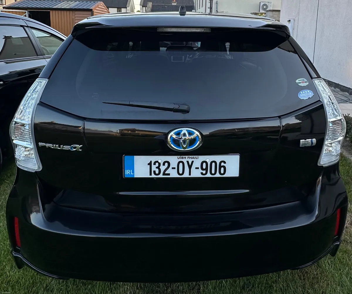 Toyota Prius 2013 (132) Hybrid - 7 Seats - Image 2