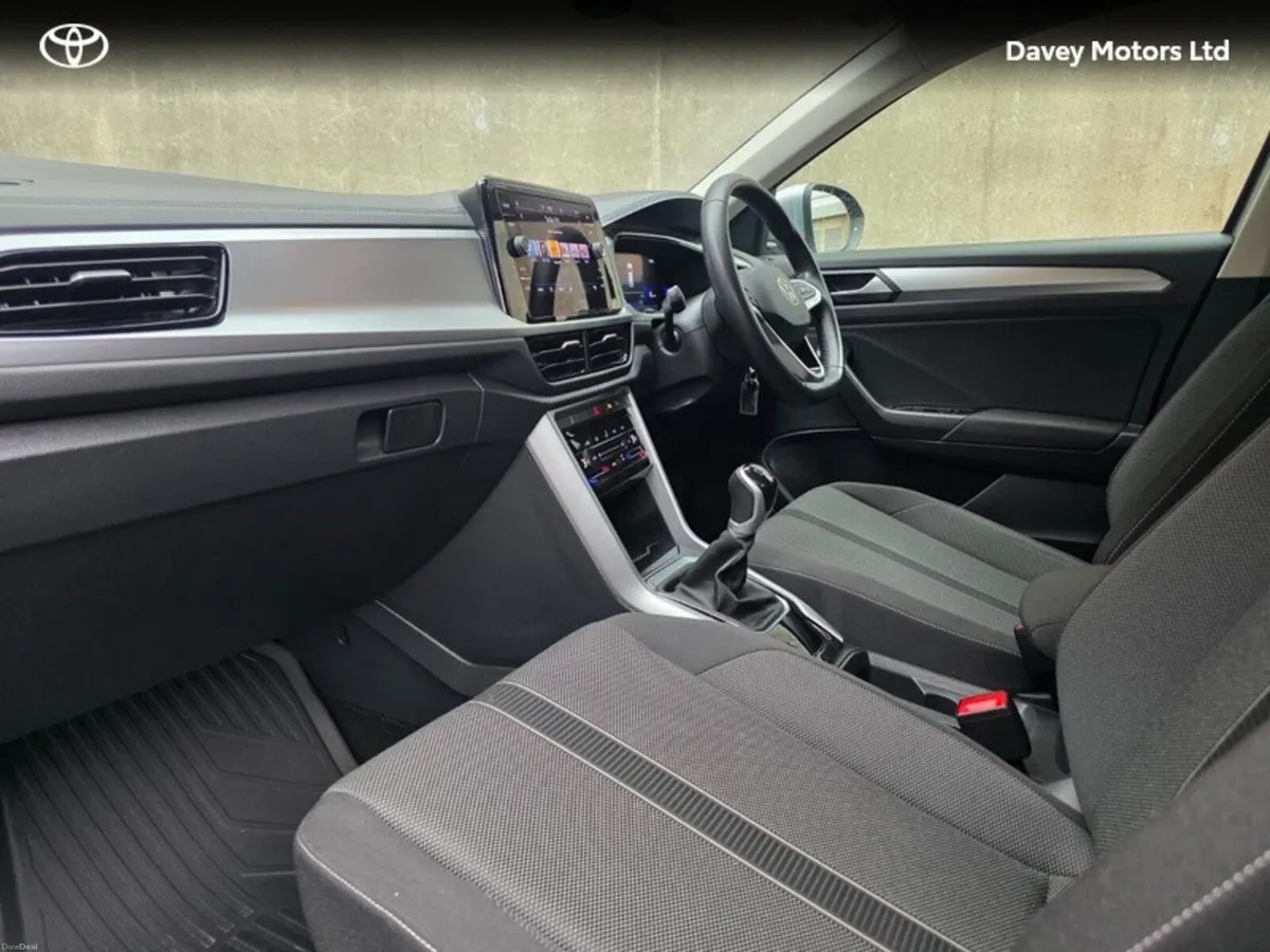 Volkswagen T-Roc LIFE 1.0 TSI MANUAL 6SPEED FWD 11 - Image 6