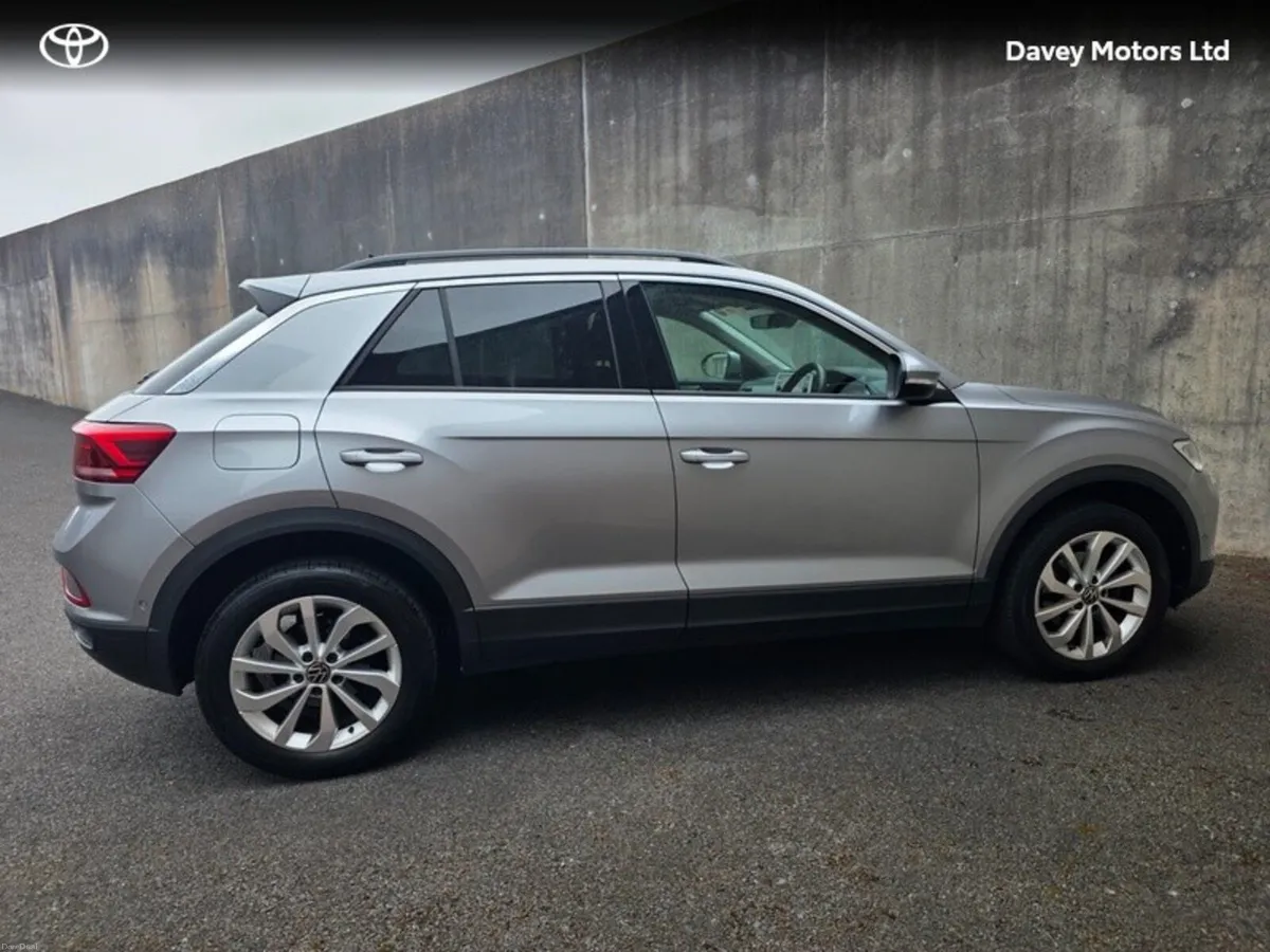 Volkswagen T-Roc LIFE 1.0 TSI MANUAL 6SPEED FWD 11 - Image 3