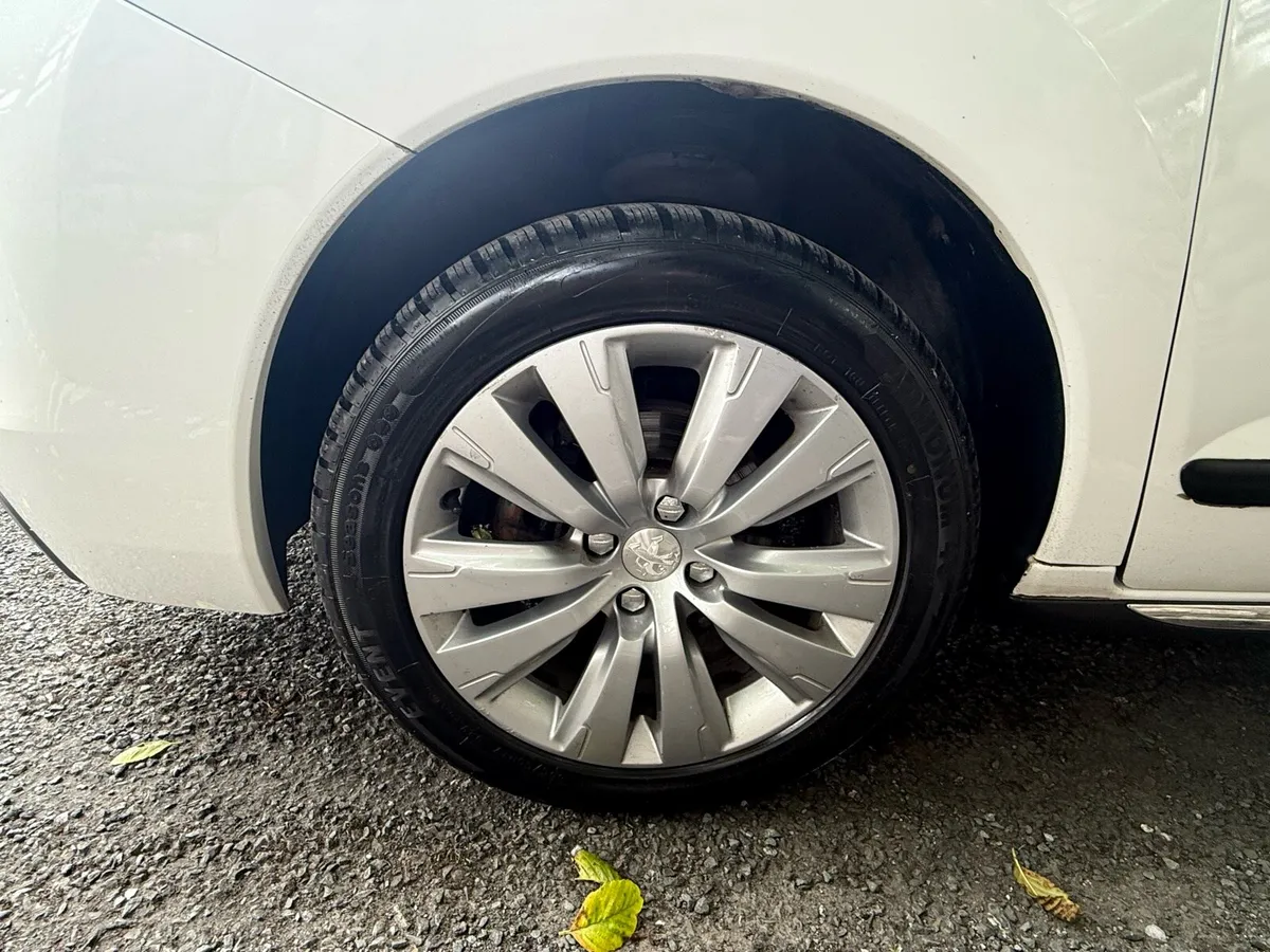2014 Peugeot 3008 1.6 Diesel Manual - Image 4