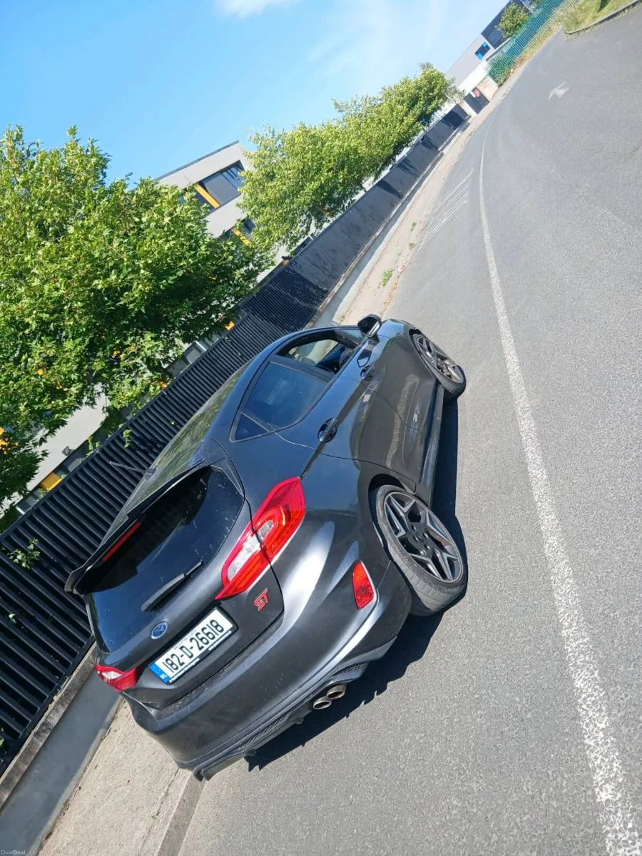 Car - Image 4