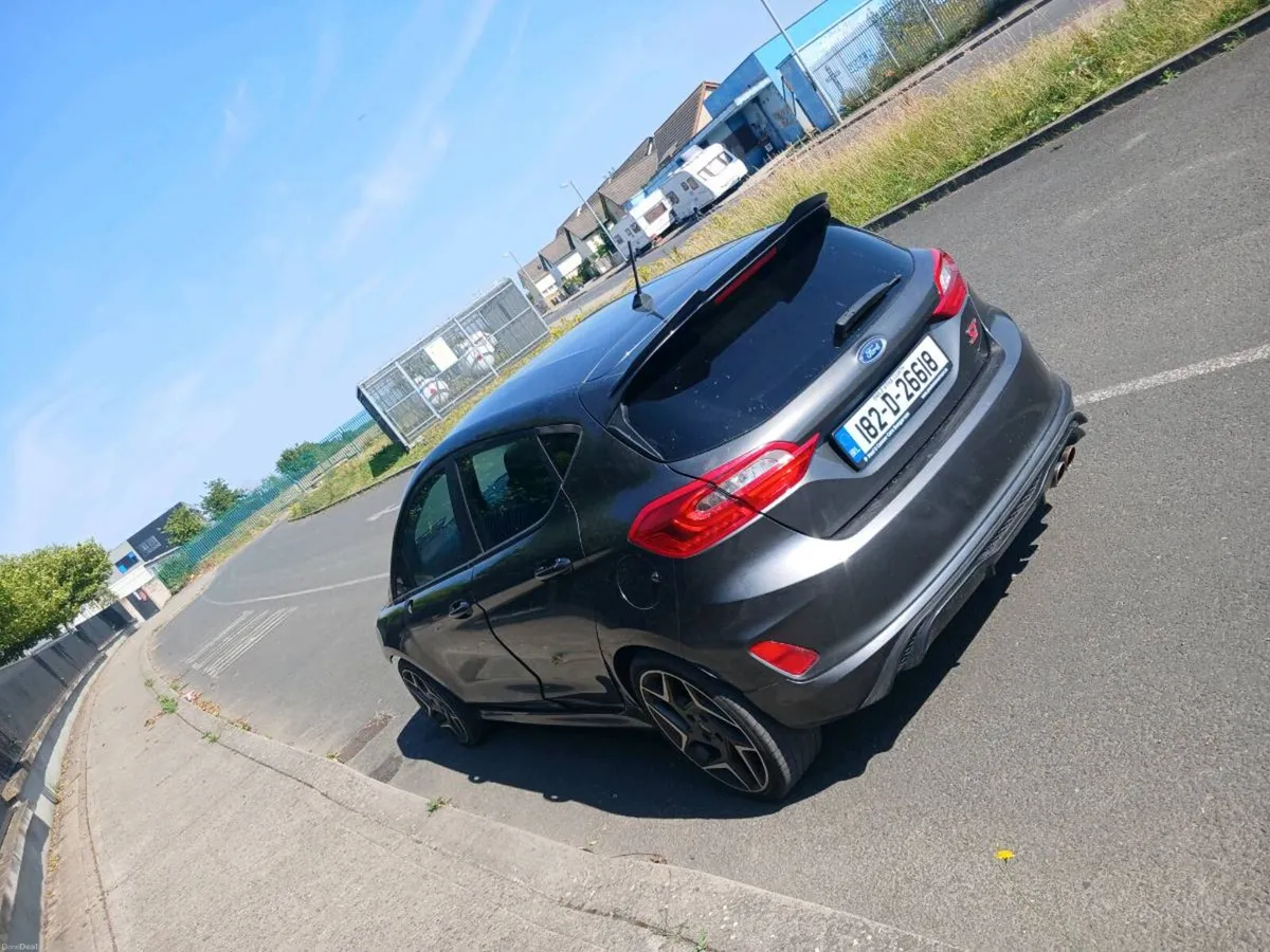 Car - Image 3