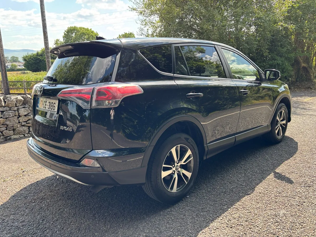 171 TOYOTA RAV4 2.0 D4D BUSINESS EDT - Image 2