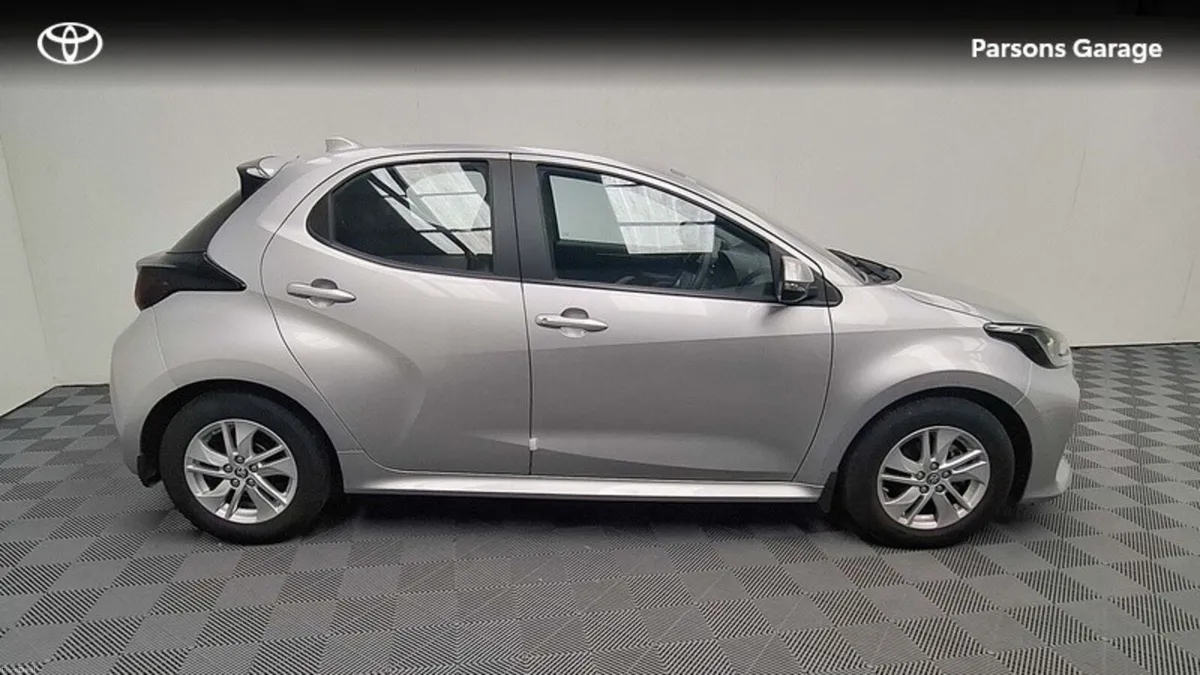 Toyota Yaris YARIS 1.5 LUNA - Image 3
