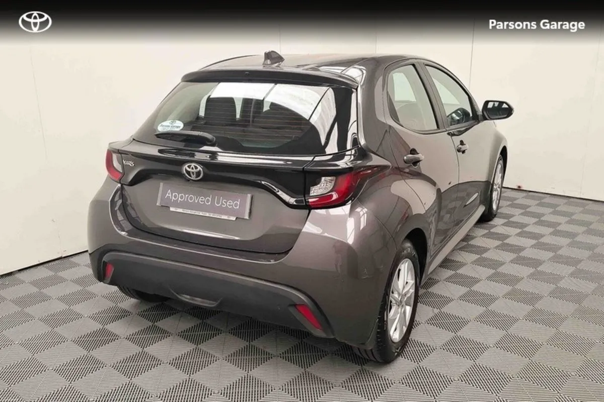 Toyota Yaris YARIS 1.5 LUNA - Image 2