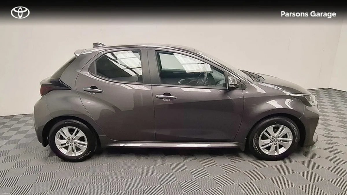 Toyota Yaris YARIS 1.5 LUNA - Image 3