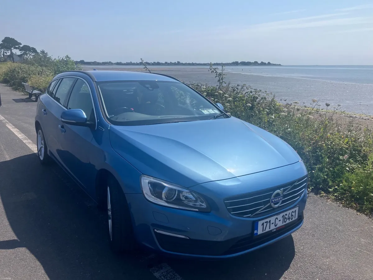 2017 Volvo V60 Diesel Plug-in Hybrid - Image 2