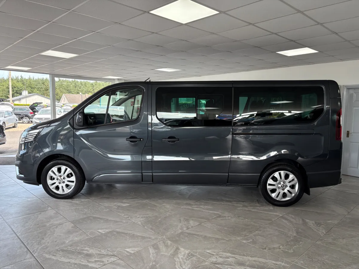 2025 Renault Trafic Advance 9 Seater - Image 6