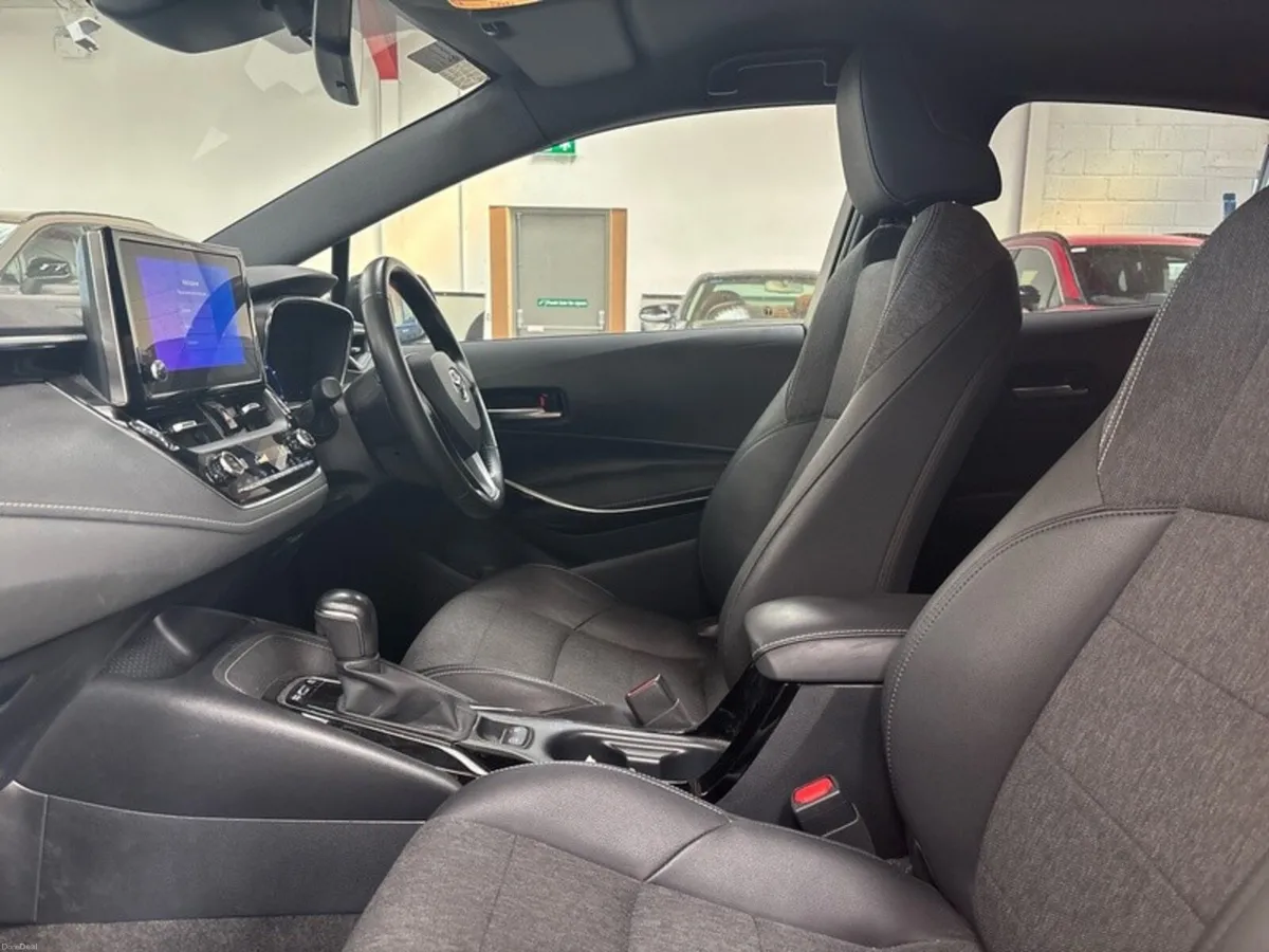 Toyota Corolla L/SPORT HB 4DR AUTO HYBRID - Image 6