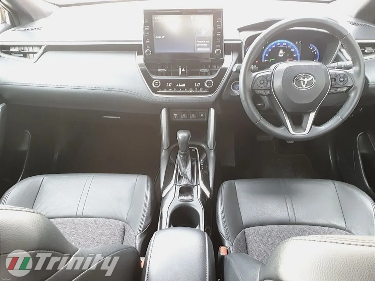 Toyota Corolla Cross ** LOW KMS ** AUTO ** TRINITY - Image 2
