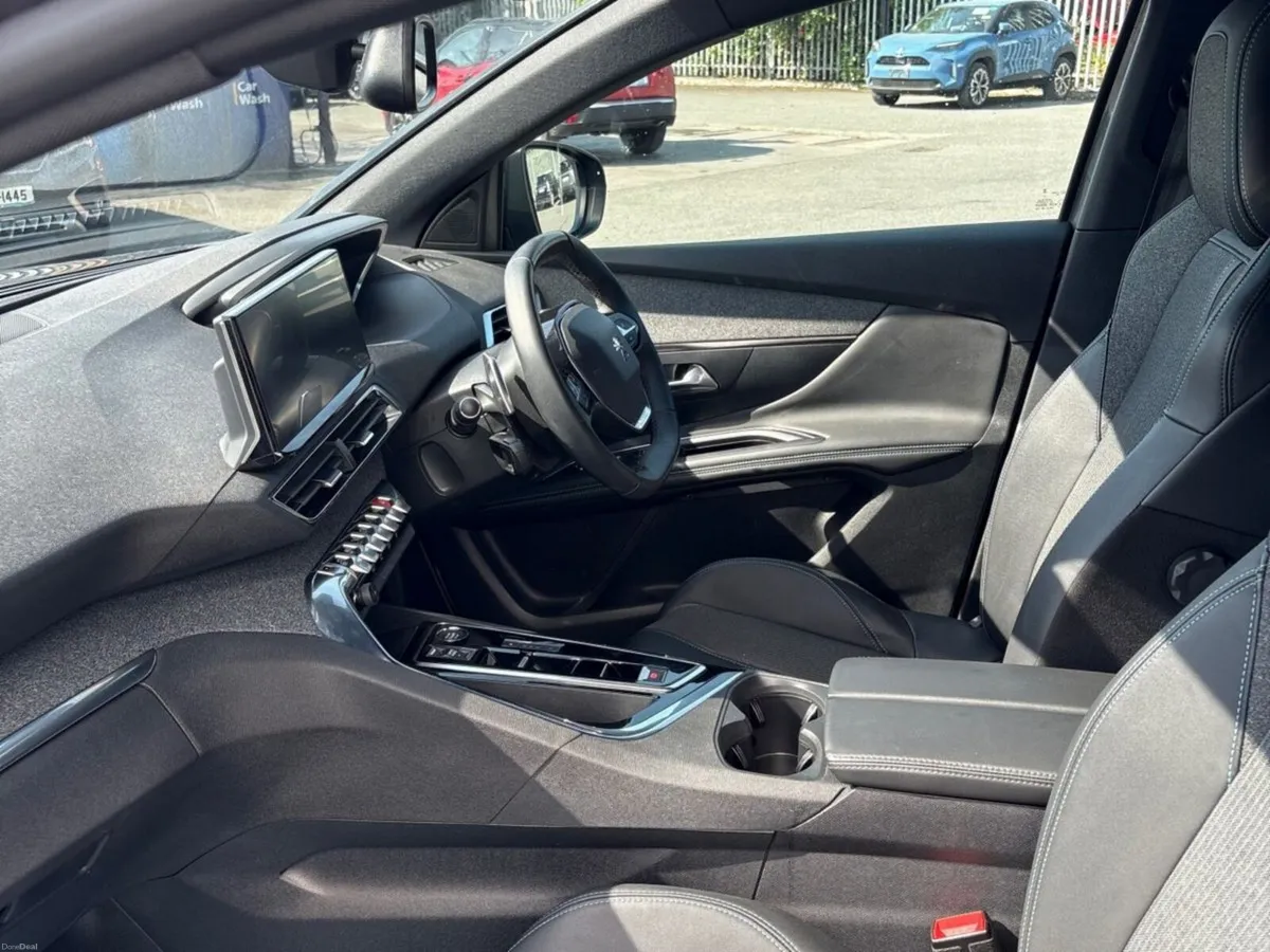 Peugeot 3008 HYBRID2 180bhp PHEV Allure - Image 4