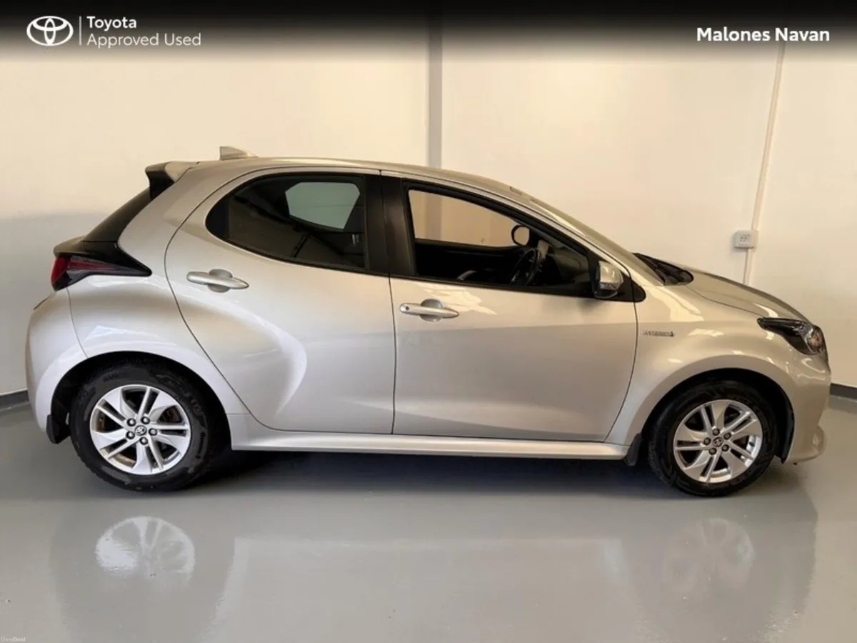 Toyota Yaris YARIS 1.5 HYBRID LUNA - Image 3